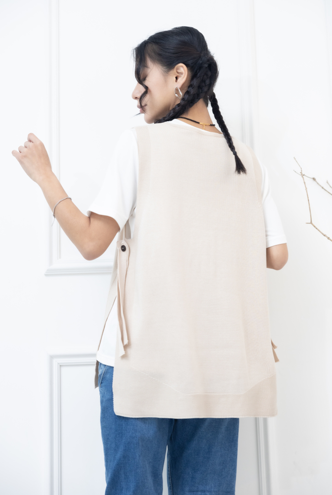 조끼 v領兩側綁帶針織背心 / 米色