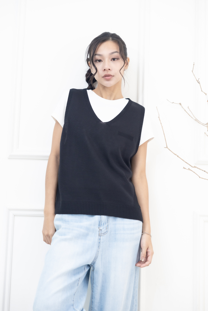 조끼 領口.兩側橫紋針織背心 / 黑色