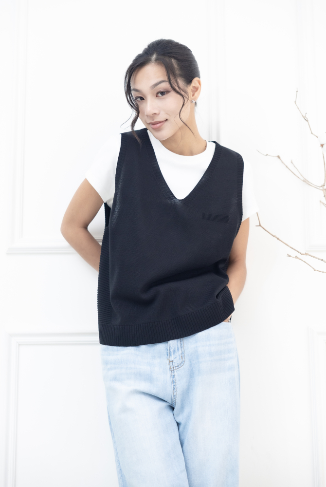 조끼 領口.兩側橫紋針織背心 / 黑色