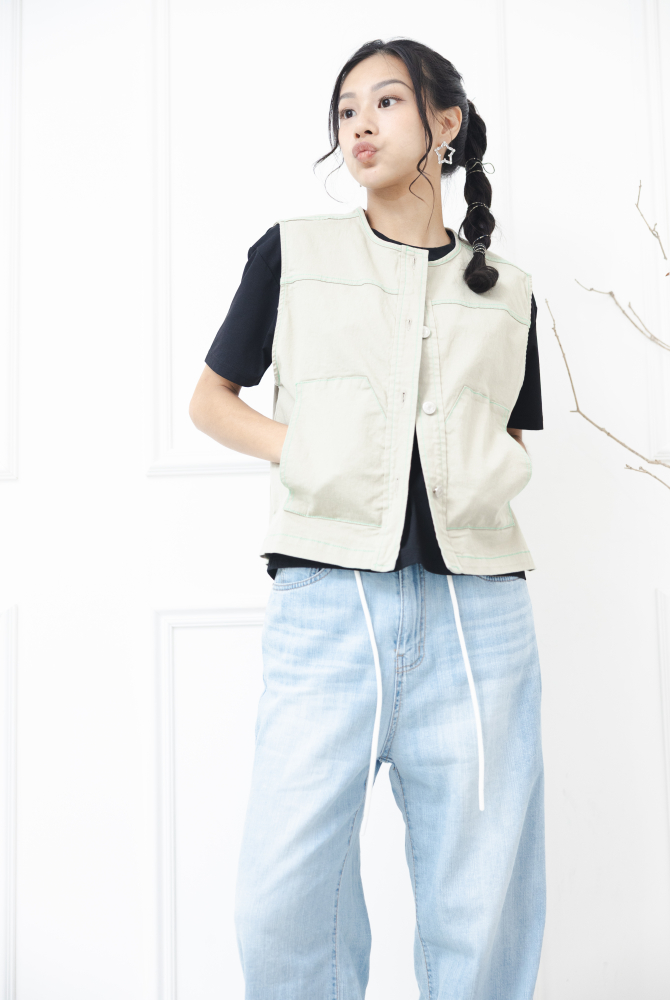조끼 金屬釘扣長方口袋背心 / 卡其綠色