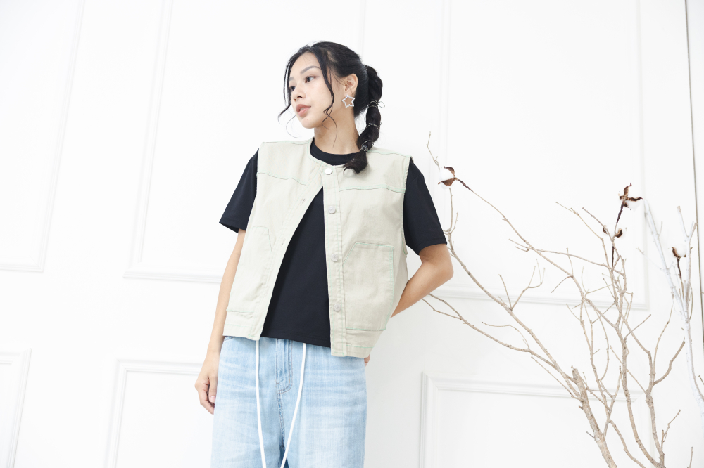 조끼 金屬釘扣長方口袋背心 / 卡其綠色