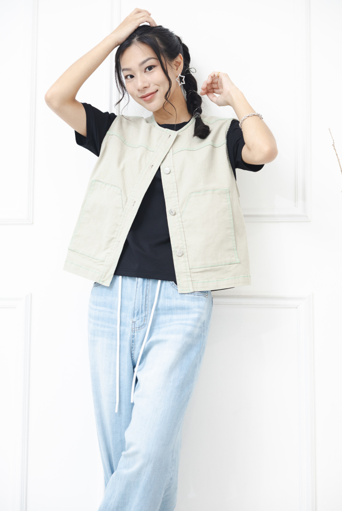 조끼 金屬釘扣長方口袋背心 / 卡其綠色