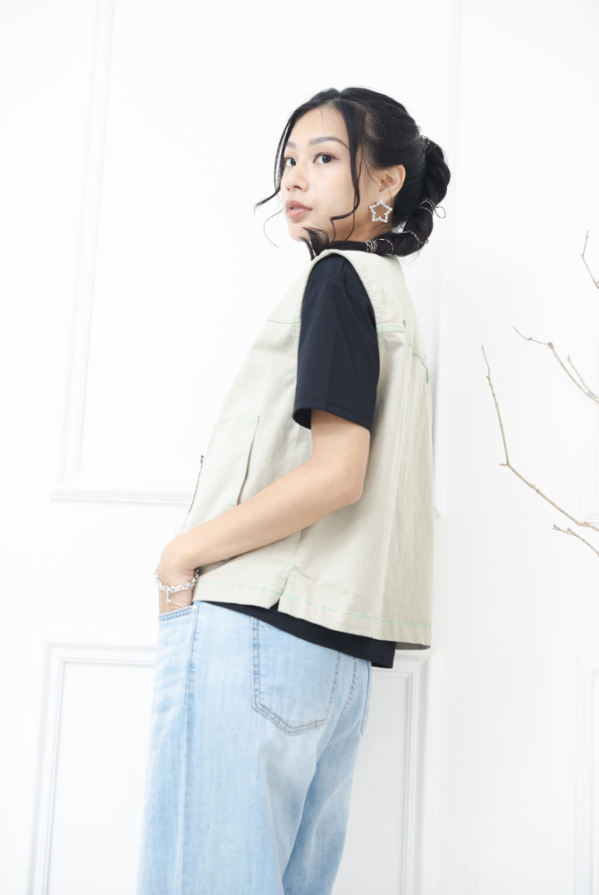 조끼 金屬釘扣長方口袋背心 / 卡其綠色