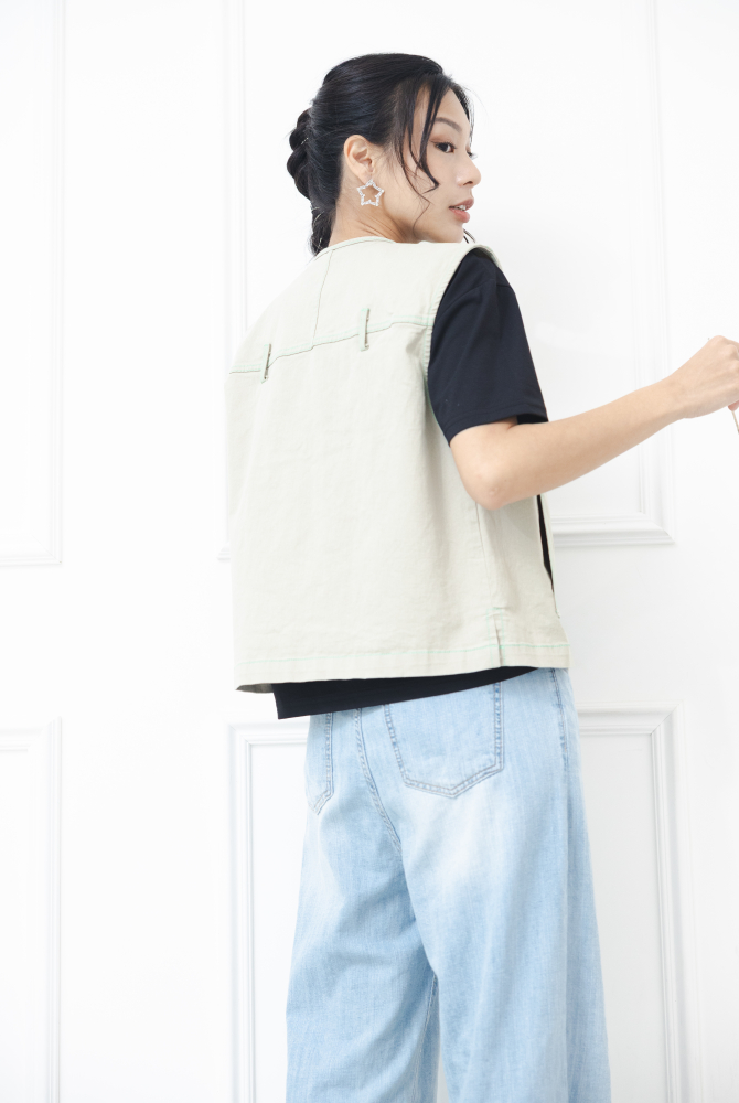 조끼 金屬釘扣長方口袋背心 / 卡其綠色