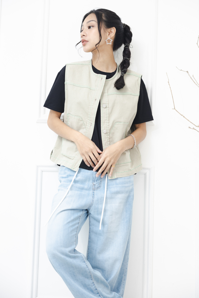 조끼 金屬釘扣長方口袋背心 / 卡其綠色