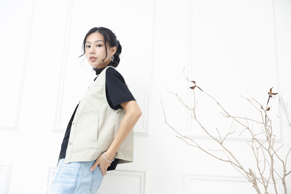 조끼 金屬釘扣長方口袋背心 / 卡其綠色