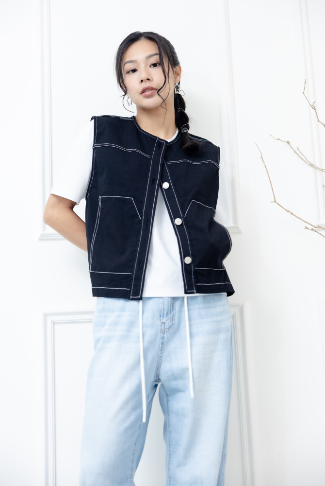 조끼 金屬釘扣長方口袋背心 / 黑色