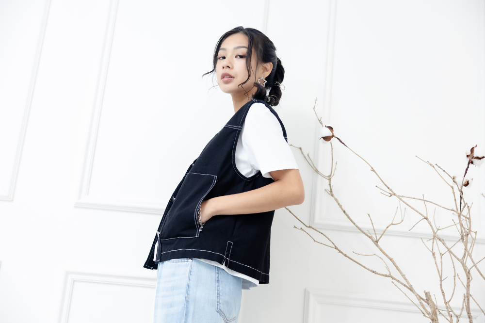 조끼 金屬釘扣長方口袋背心 / 黑色