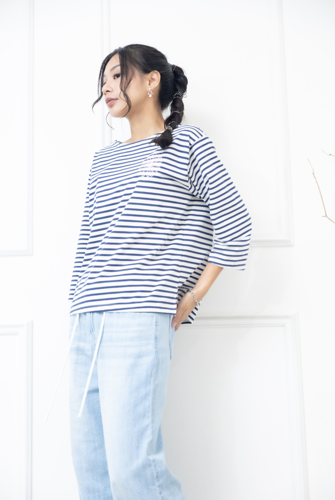 긴팔 藍色條紋電繡粉色菊花上衣 / 白底