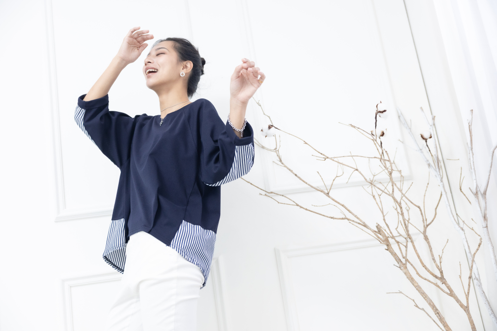 긴팔 素面拼接條紋七分袖上衣 / 深藍色