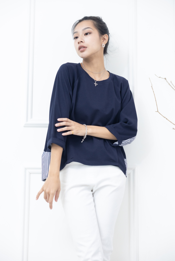 긴팔 素面拼接條紋七分袖上衣 / 深藍色