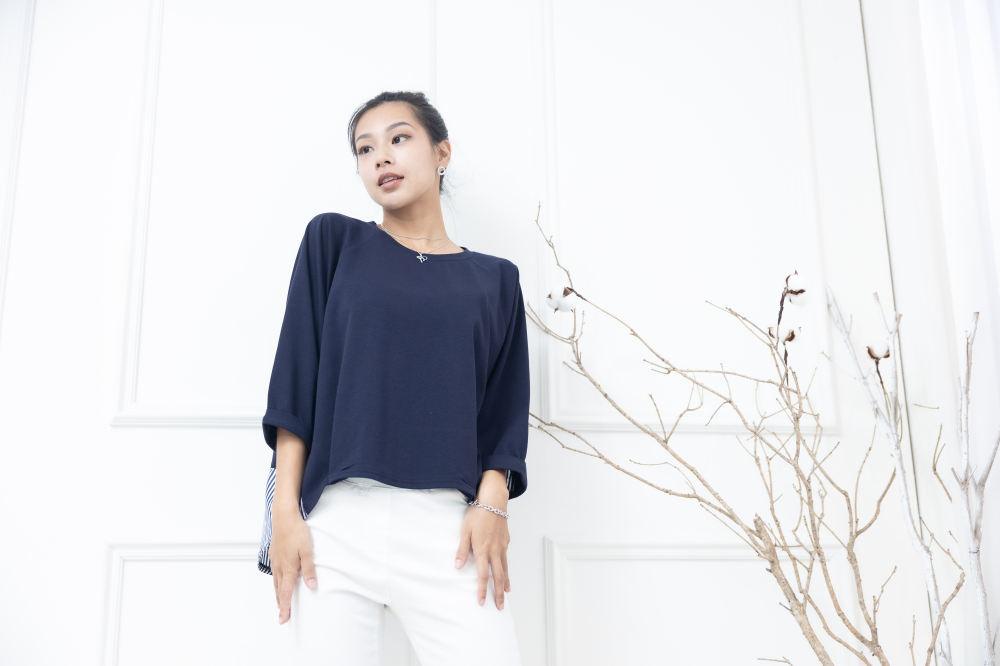 긴팔 素面拼接條紋七分袖上衣 / 深藍色