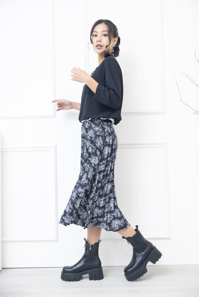 원피스 花布百褶裙擺假兩件七分袖洋裝 / 黑色