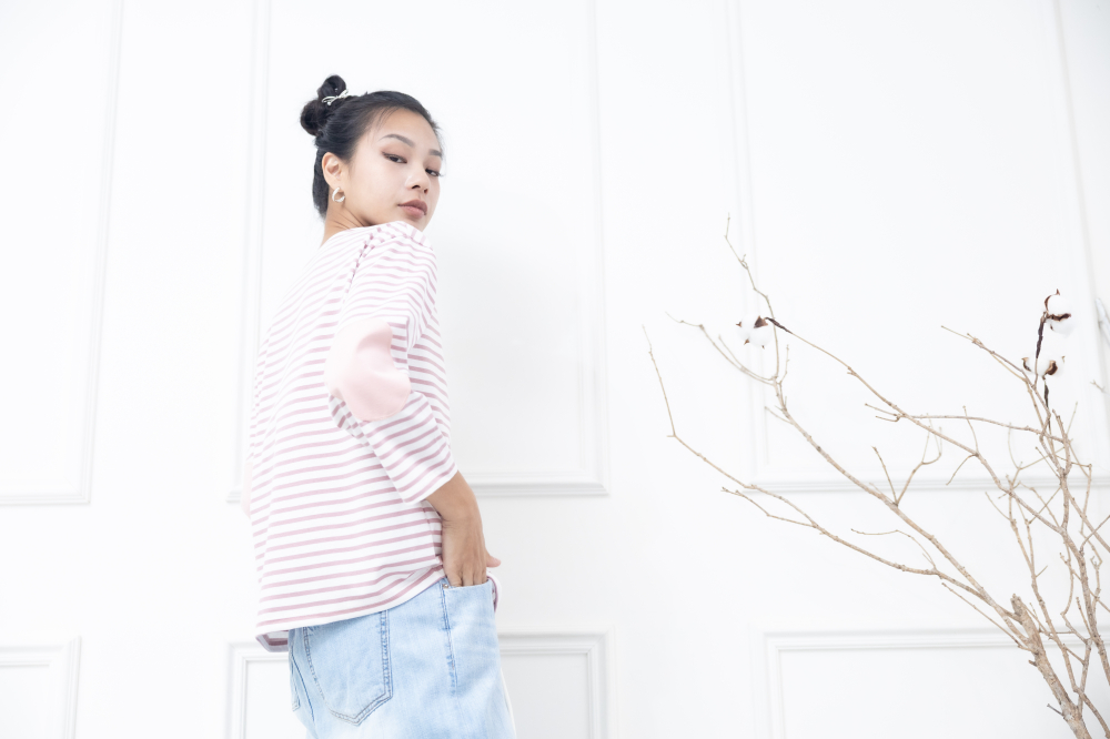 긴팔 粉白細條紋長袖上衣