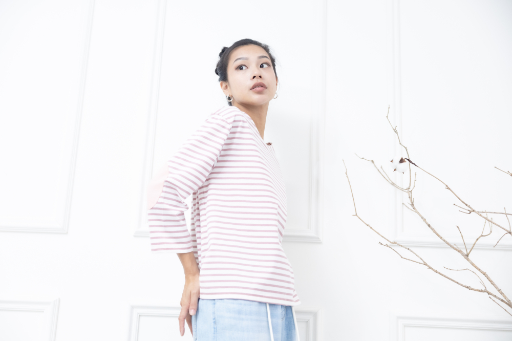 긴팔 粉白細條紋長袖上衣