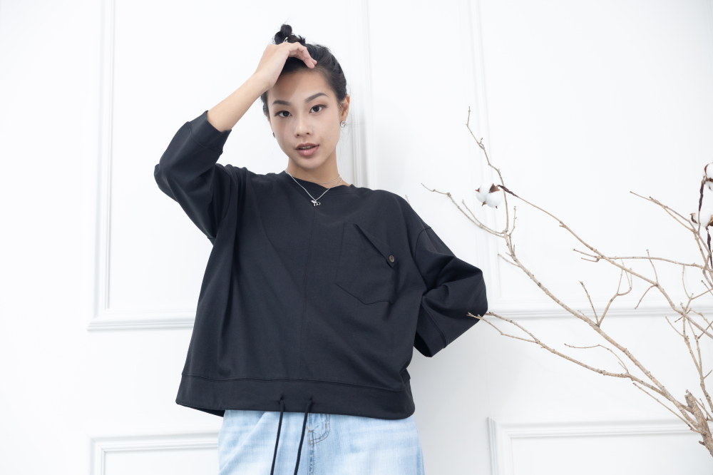 긴팔 左胸反摺口袋下擺抽繩七分袖上衣 / 黑色