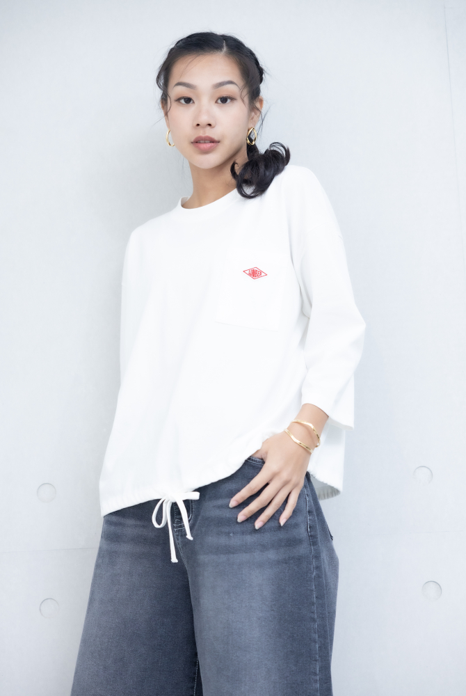 긴팔 左胸口袋刺繡標下擺抽繩上衣 / 白色