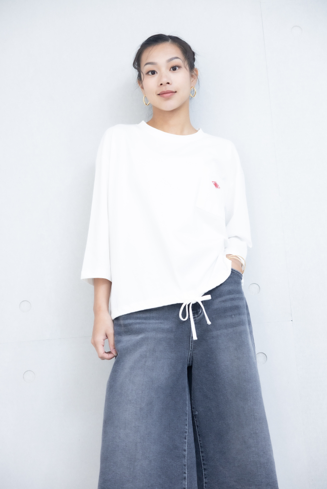 긴팔 左胸口袋刺繡標下擺抽繩上衣 / 白色