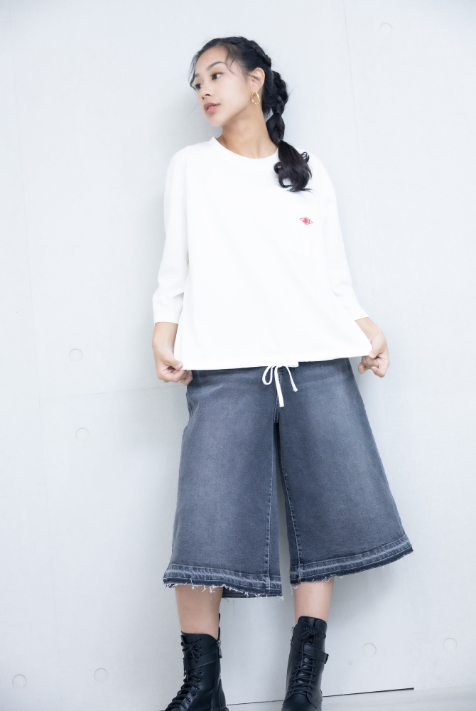 긴팔 左胸口袋刺繡標下擺抽繩上衣 / 白色