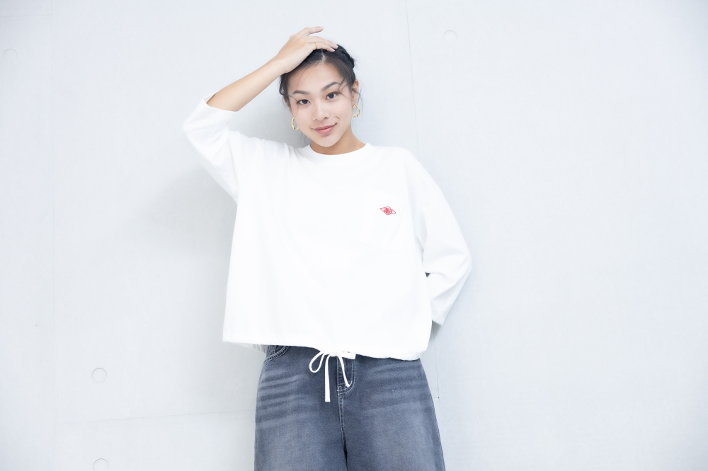 긴팔 左胸口袋刺繡標下擺抽繩上衣 / 白色