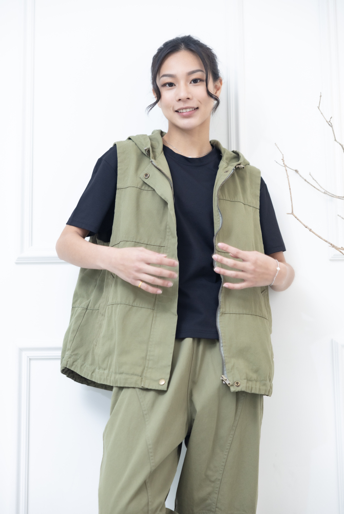 조끼 連帽抽繩橫縫線傘狀背心 / 軍綠色