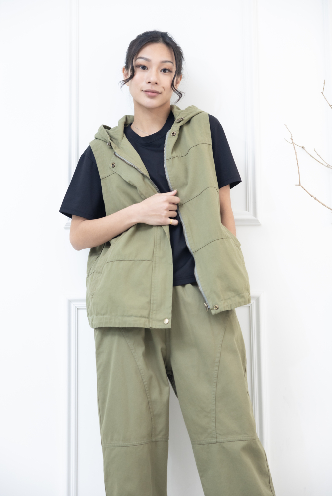 조끼 連帽抽繩橫縫線傘狀背心 / 軍綠色