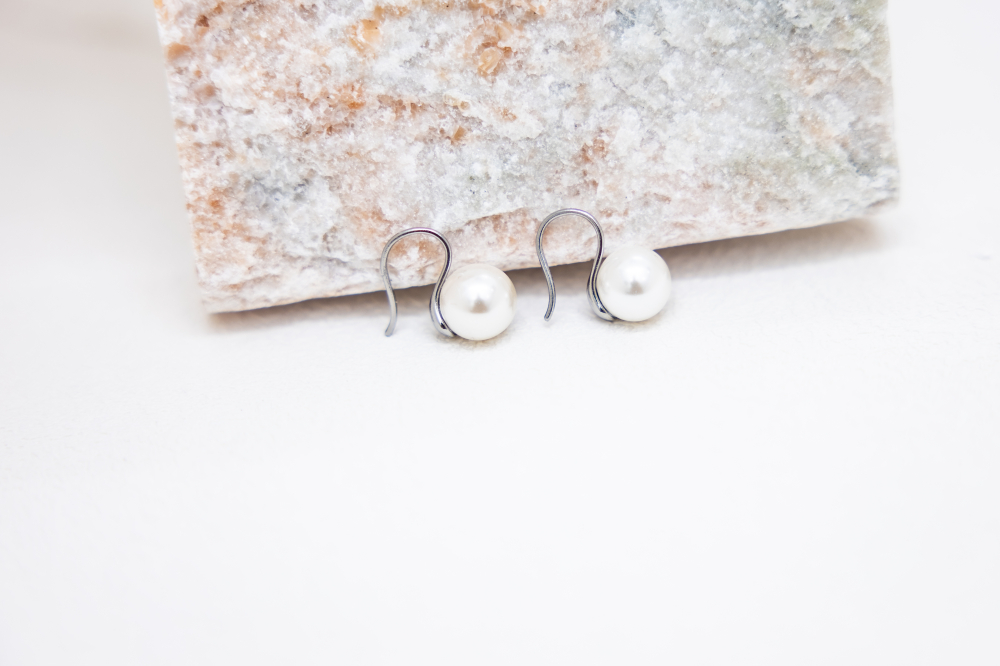 귀걸이 珍珠勾式耳環 / 銀色