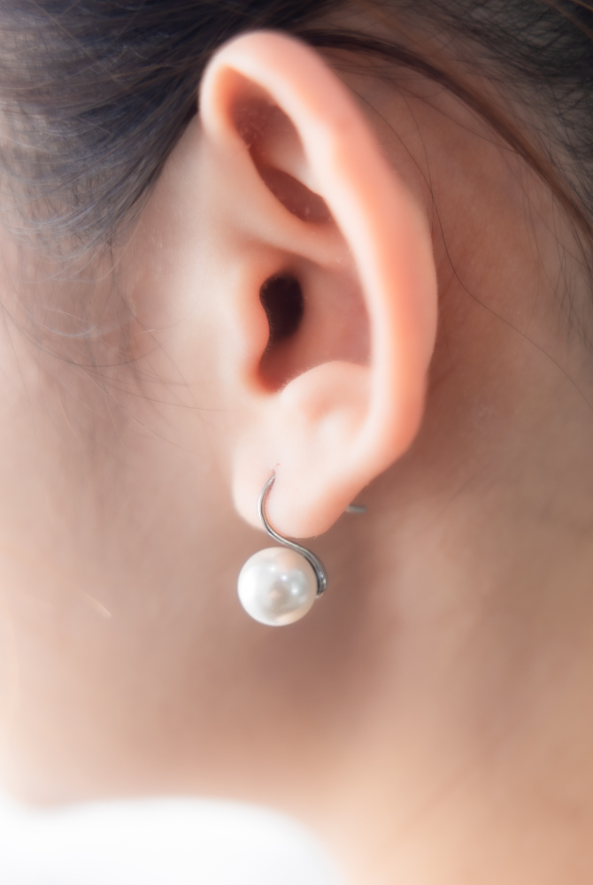 귀걸이 珍珠勾式耳環 / 銀色