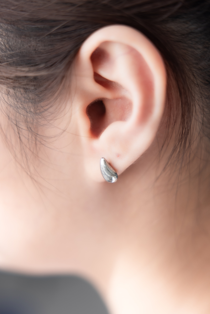 귀걸이 立體小水滴耳環 / 銀色