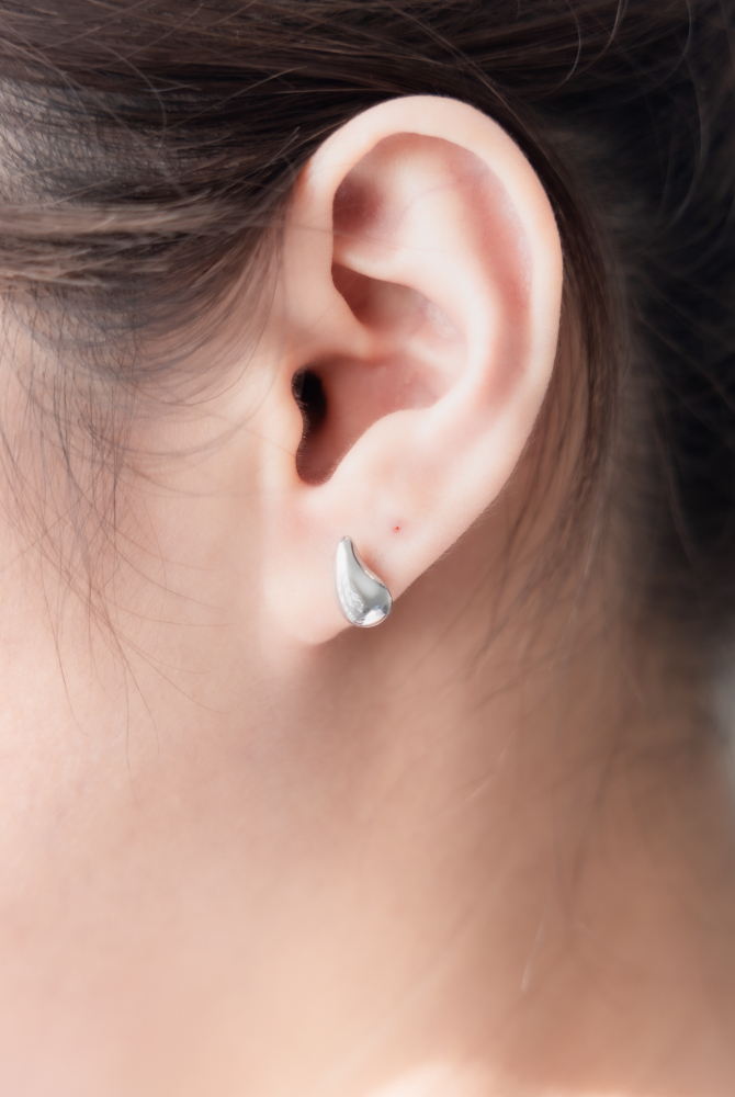 귀걸이 立體小水滴耳環 / 銀色