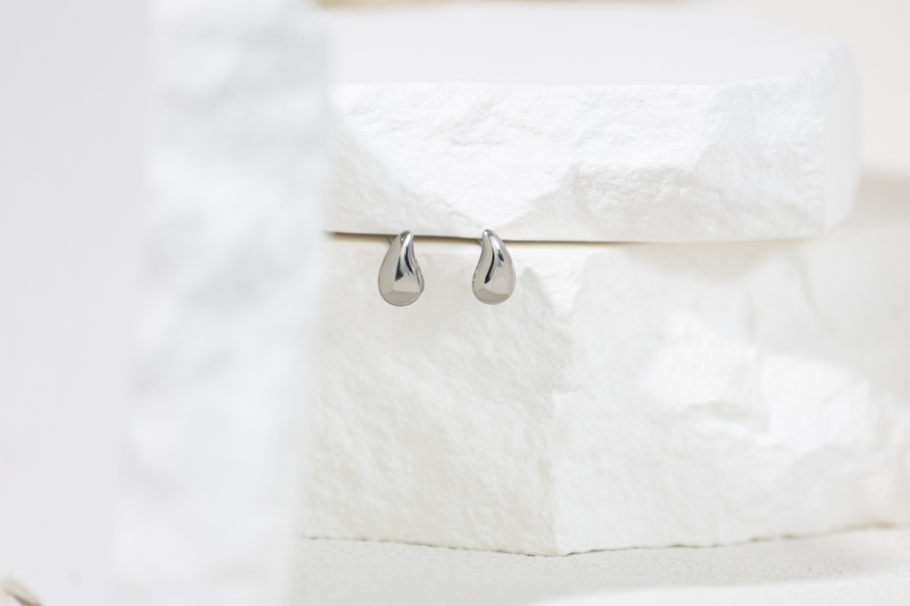 귀걸이 立體小水滴耳環 / 銀色