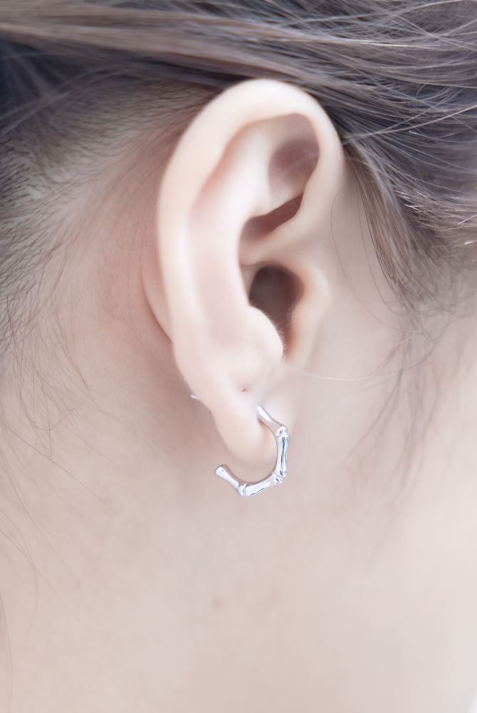 귀걸이 半圈細骨節耳環 / 銀色