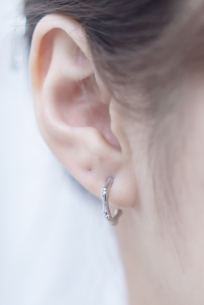 귀걸이 半圈細骨節耳環 / 銀色