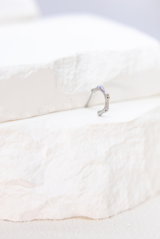 귀걸이 半圈細骨節耳環 / 銀色