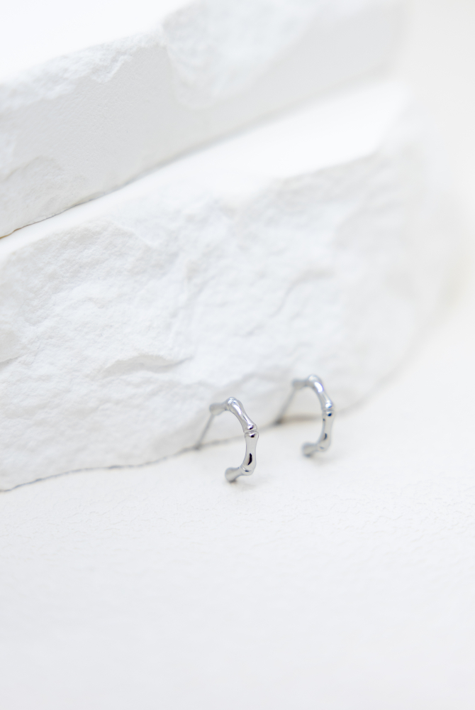 귀걸이 半圈細骨節耳環 / 銀色