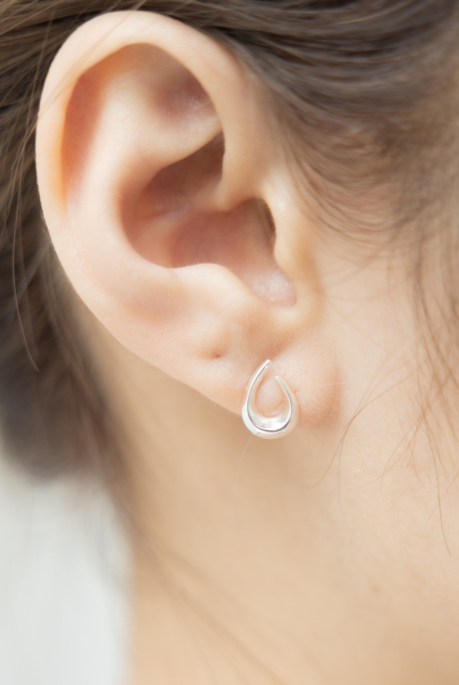 귀걸이 空心水滴耳環 / 銀色