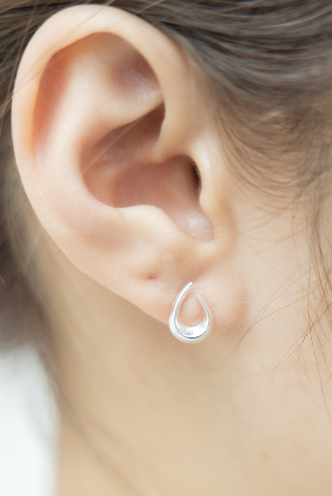 귀걸이 空心水滴耳環 / 銀色