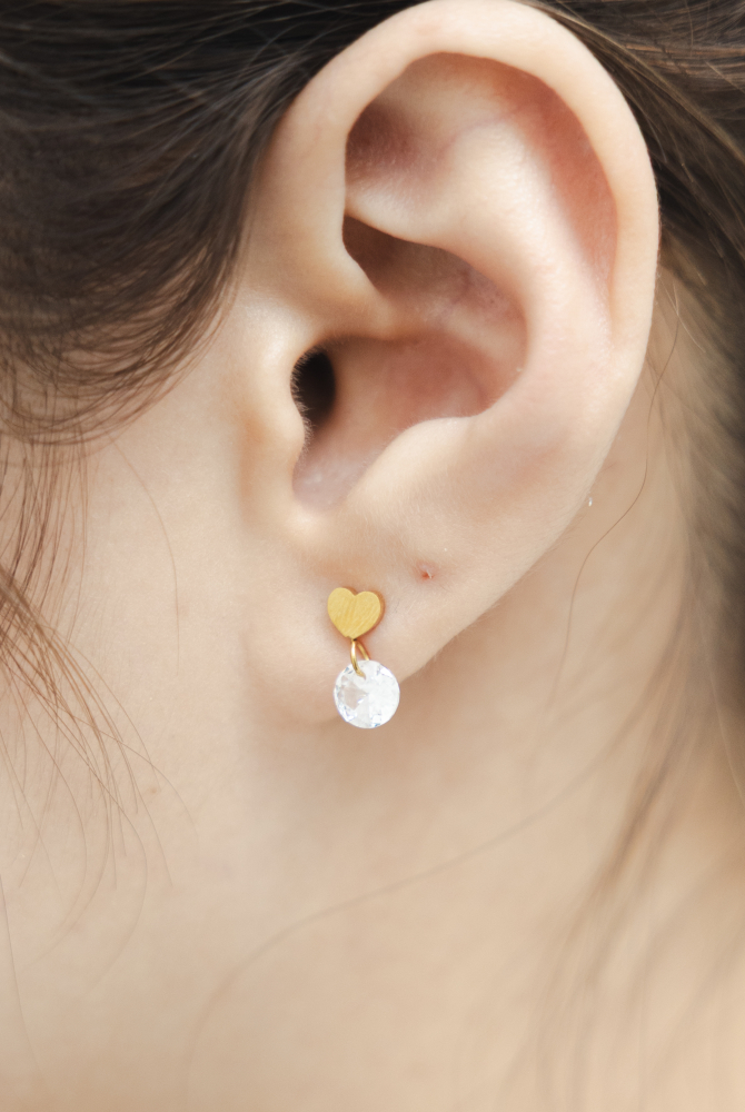 귀걸이 愛心墜鋯石垂墜耳環 / 金色