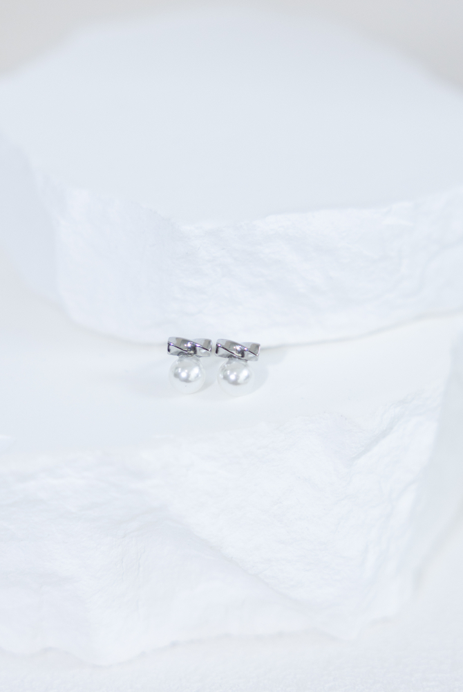 귀걸이 螺旋體掛小珍珠耳環 / 銀色