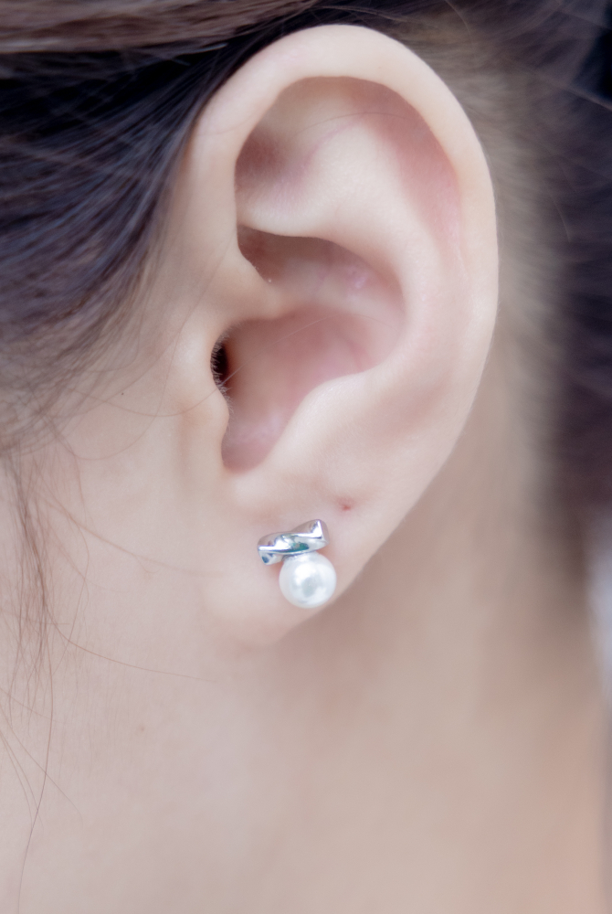 귀걸이 螺旋體掛小珍珠耳環 / 銀色