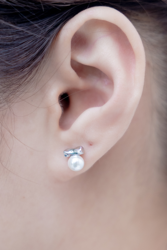 귀걸이 螺旋體掛小珍珠耳環 / 銀色