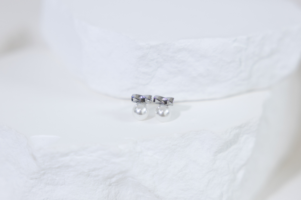 귀걸이 螺旋體掛小珍珠耳環 / 銀色