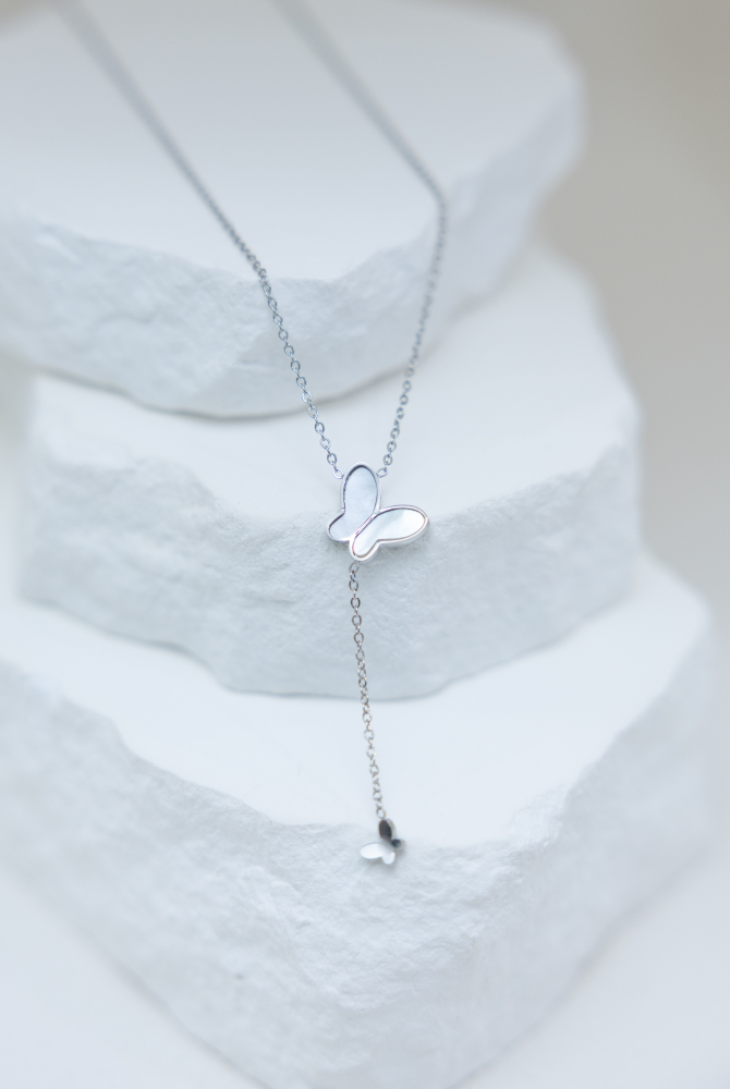 목걸이 貝殼紋蝴蝶墜小蝴蝶項鍊 / 銀色