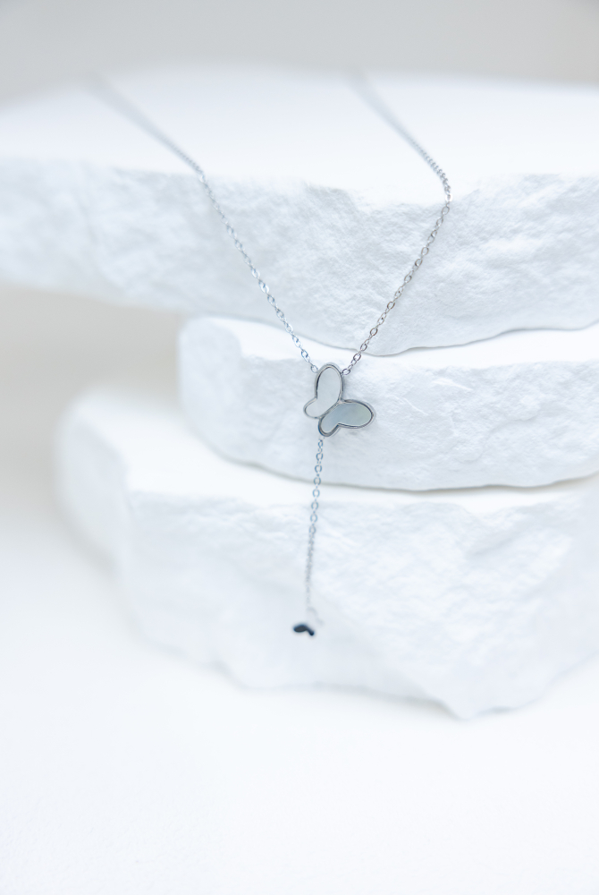 목걸이 貝殼紋蝴蝶墜小蝴蝶項鍊 / 銀色