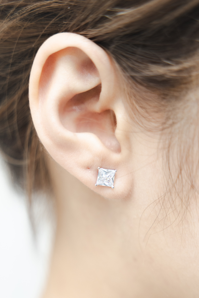 귀걸이 單顆鋯石耳環 / 銀色