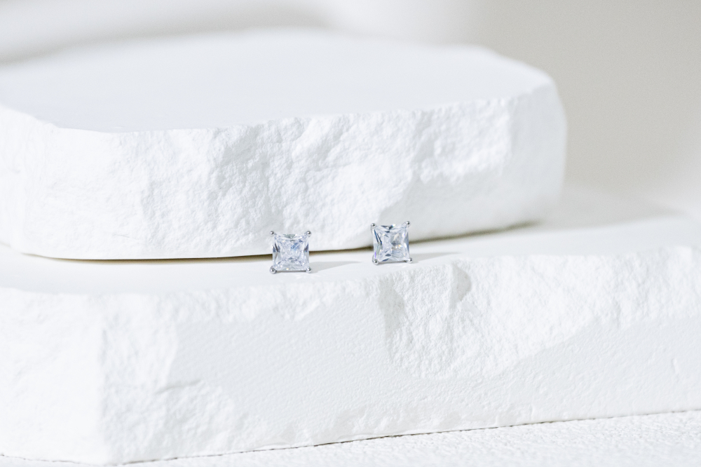 귀걸이 單顆鋯石耳環 / 銀色