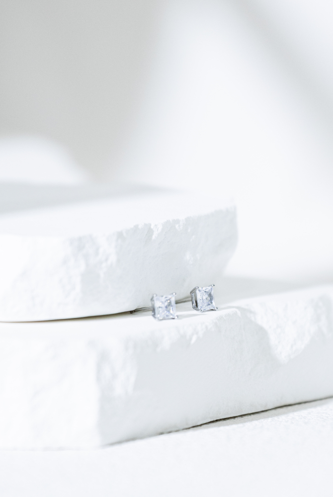 귀걸이 單顆鋯石耳環 / 銀色