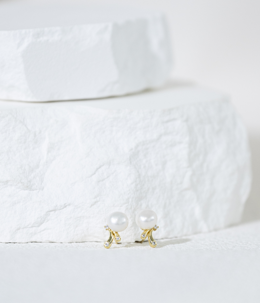 귀걸이 珍珠接小香蕉狀鑲鋯石耳環 / 金色