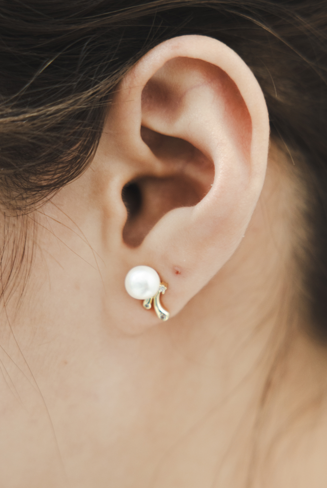 귀걸이 珍珠接小香蕉狀鑲鋯石耳環 / 金色