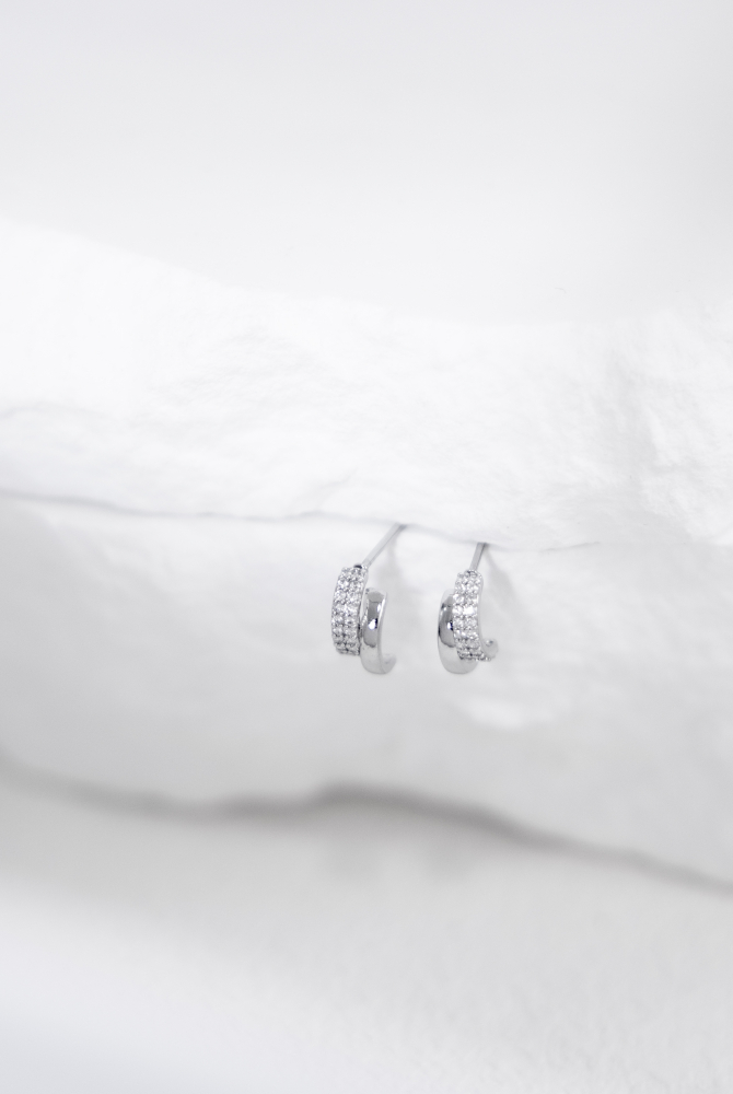 귀걸이 半圓弧小鋯石耳環 / 銀色